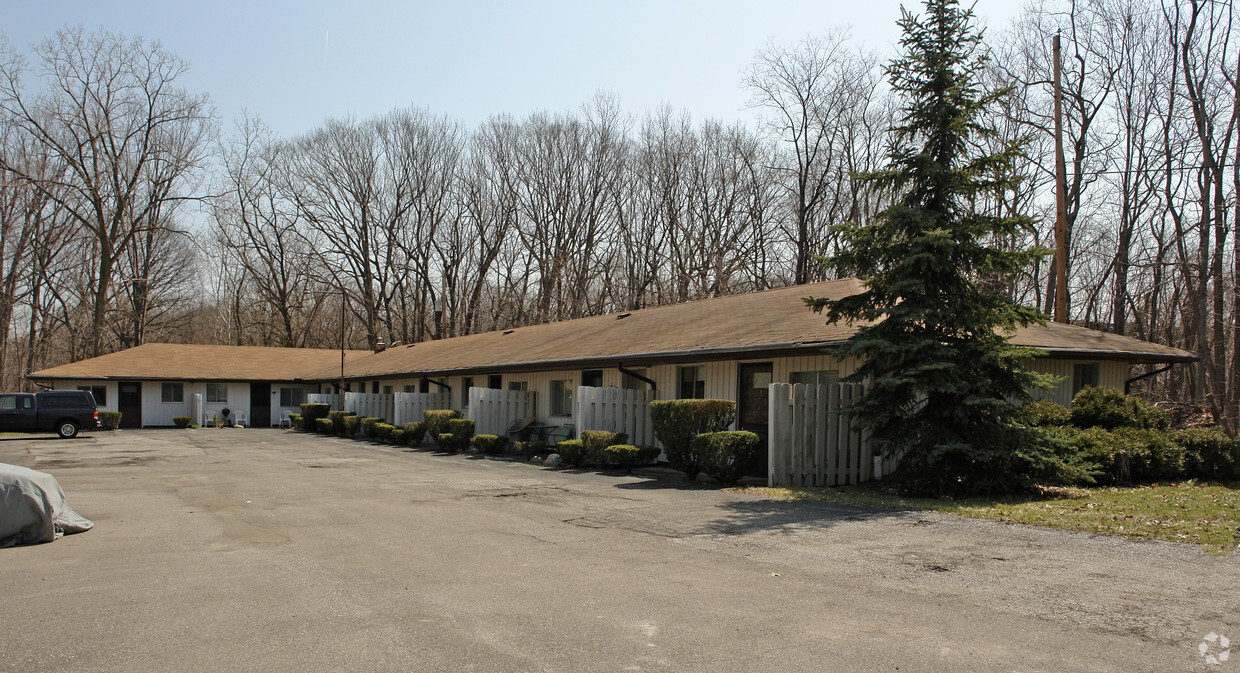 Primary Photo - 11655 Pearl Rd