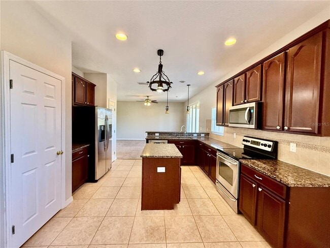 Building Photo - 11161 Creek Haven Dr