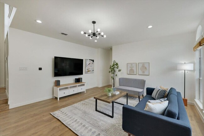 Foto del edificio - 7309 Springfield Dr