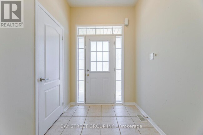 Photo du bâtiment - 2413 Whistling Springs Crescent