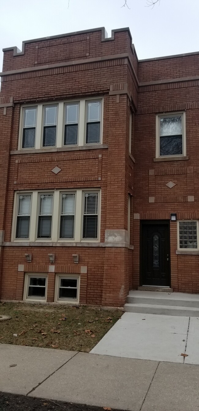 Building Photo - 5929 N Campbell Ave