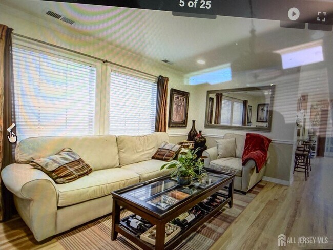 Foto del edificio - 339 Jeffries St