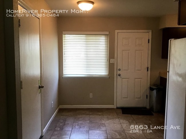 Building Photo - 2 Bedroom 1 Bathroom Duplex in Orangevale