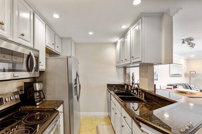 Foto del edificio - 640 The Village