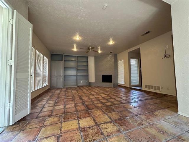 Foto del edificio - 1900 Tree House Ln