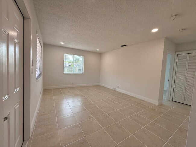 Sala de estar - 821 SW 9th St
