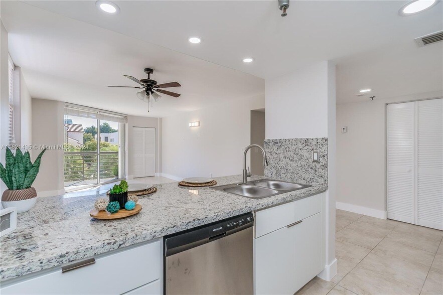 Foto principal - 2400 SW 3rd Ave