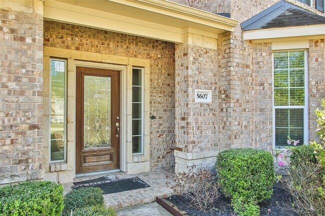 Building Photo - 5607 Silverthorn Glen Dr