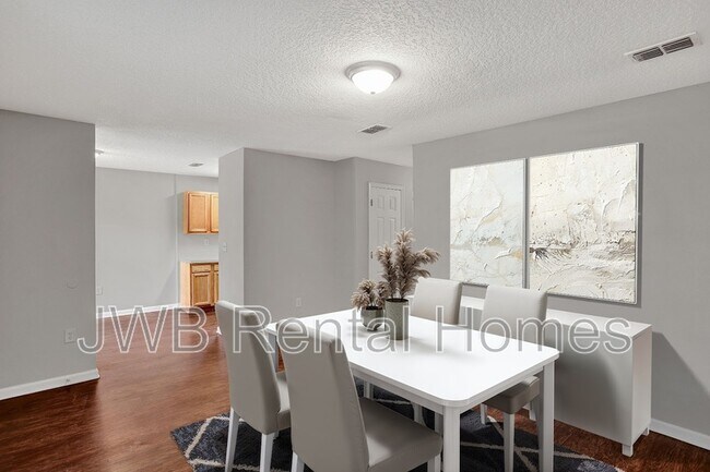 Foto del edificio - 1518 W 27th St