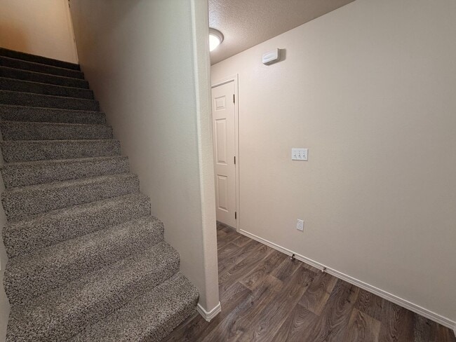 Building Photo - 2561 NW Cedar Ave