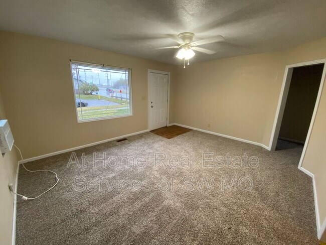 Building Photo - 1535 W Thoman St