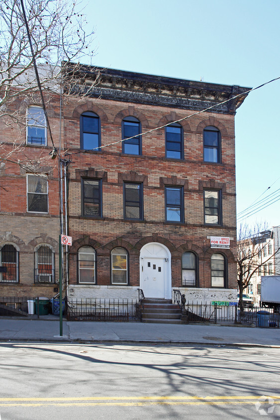 Building Photo - 82 St Nicholas Ave