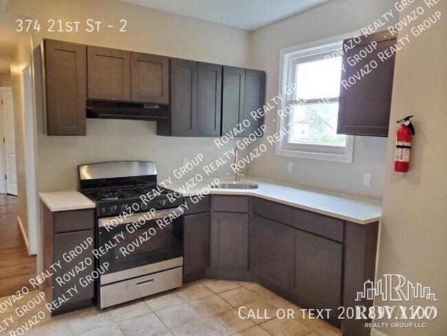 Foto del edificio - 374 21st St - 3 bedroom in Irvington