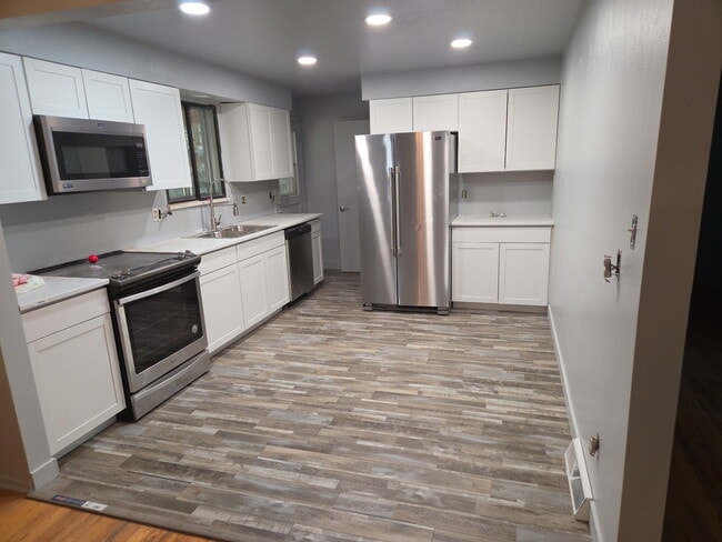 Building Photo - 437 S Vaughn Way