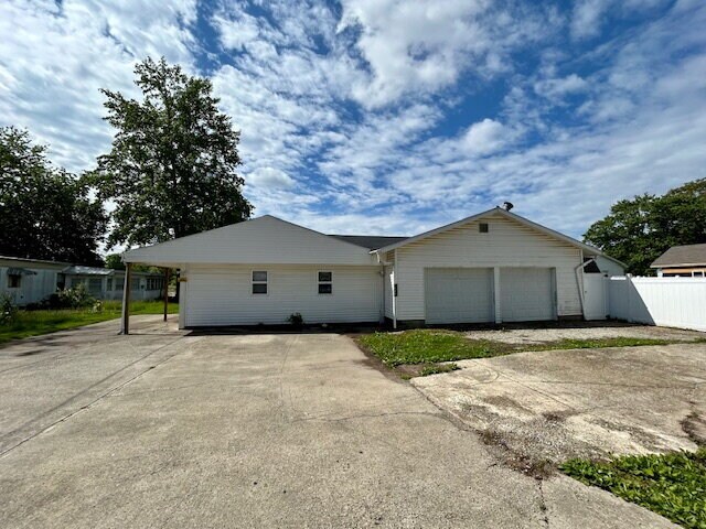 Foto del edificio - Newly Renovated 2 bedroom 1 Bath Duplex in Noblesville