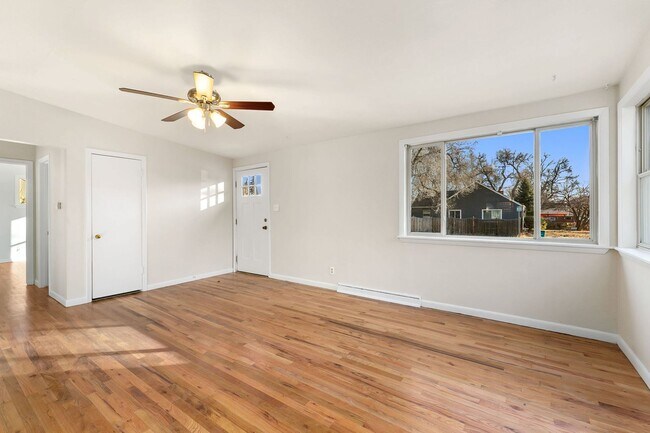 Foto del edificio - Cozy 3-Bedroom Home Available Through July...