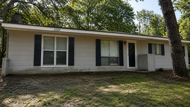 Building Photo - 3320 Ridgeland Dr