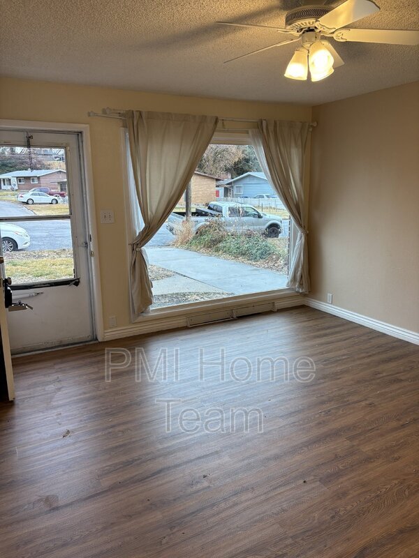 Building Photo - 1038 Chatelain Rd