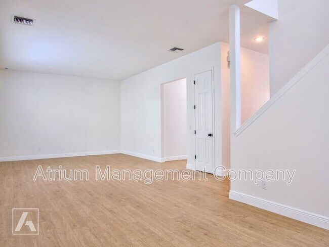 Building Photo - 607 Lakeview St