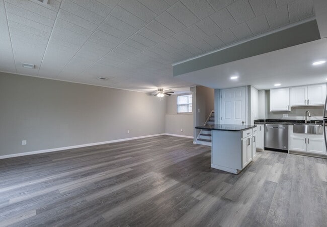 Building Photo - 2207 Aurora Dr