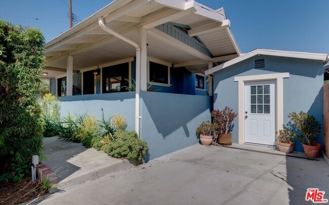 Building Photo - 980 Manzanita St