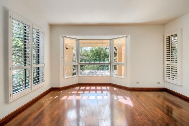 Foto del edificio - 3 Bedroom House in Pointe Tapatio Communit...