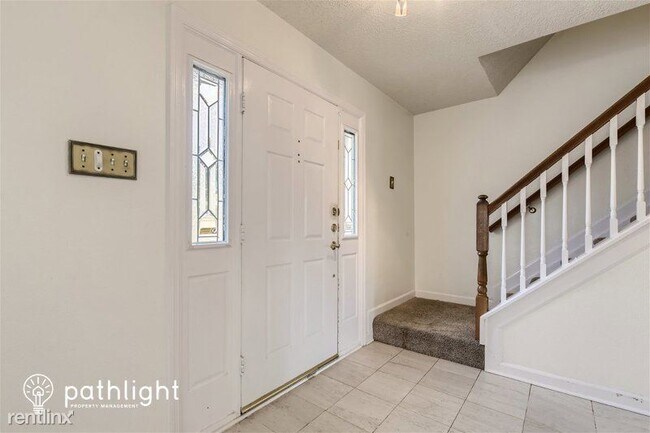 Foto del edificio - 4 br, 2 bath House - 5421 Crater Lake Driv...