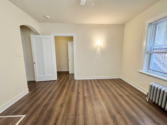 Building Photo - 6900 N Lakewood Ave