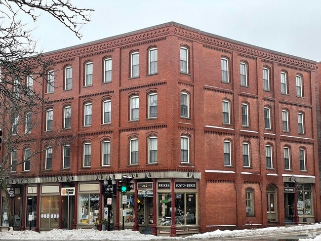Building Photo - 4 Davis Ave