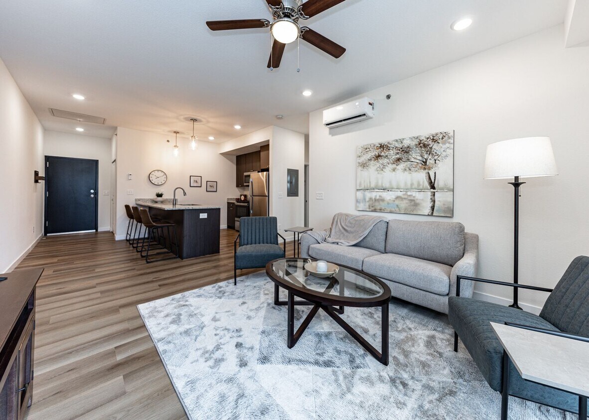 Foto principal - Fully Furnished 2 bedroom Apartment with g...