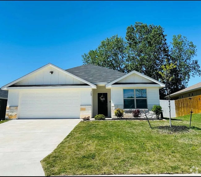 Building Photo - 765 Freedom Cir