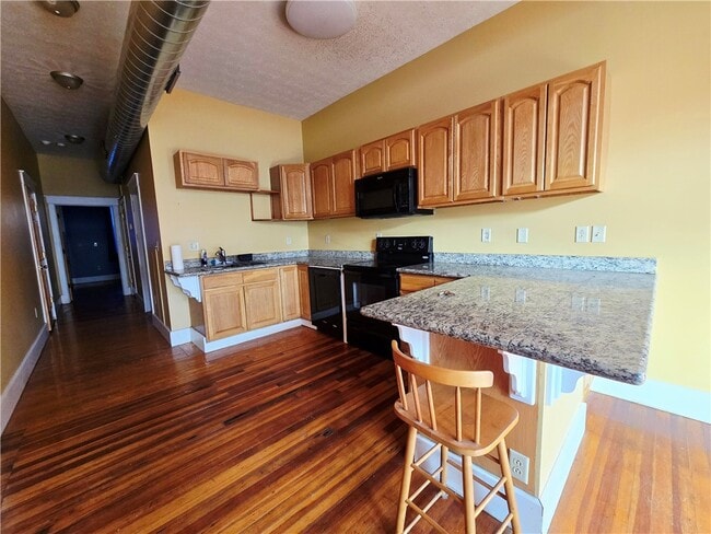 Building Photo - 494 Exchange St