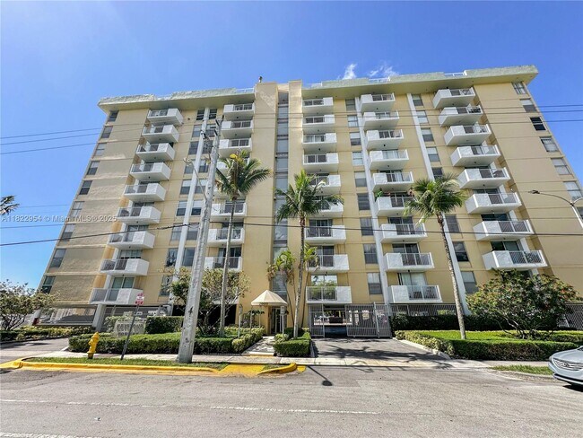 Foto del edificio - 2000 NE 135th St