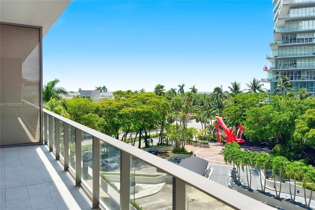Building Photo - 2655 S Bayshore Dr