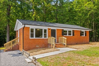 Building Photo - 109 Watford St