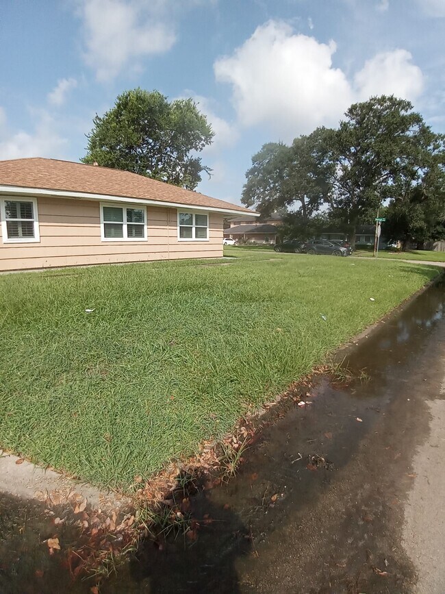 Foto del edificio - 6642 Heron Dr