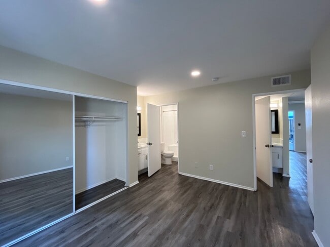 Interior Photo - 951 S. Oxford