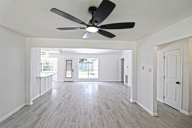 Foto del edificio - 9211 Blankenship Dr