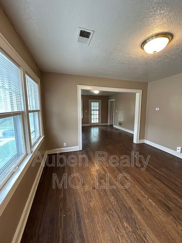 Foto del edificio - 5405 Harrison St