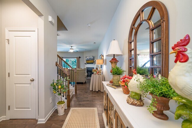 Foto del edificio - APPLICATIONS PENDING 05/14/24: Beautiful 3...