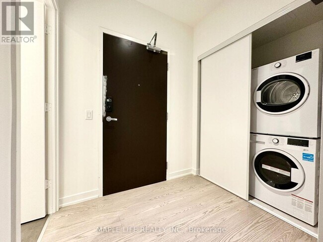 Photo du bâtiment - 448 Burnhamthorpe Rd W