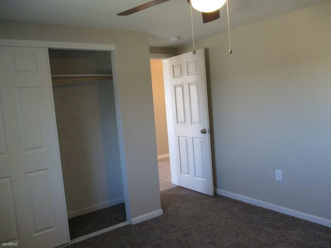 Building Photo - 561 S Meridian Rd