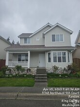 Building Photo - 3728 NE 5th Pl