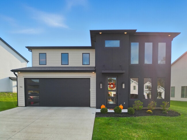 Foto del edificio - 704 Angels Rst Wy