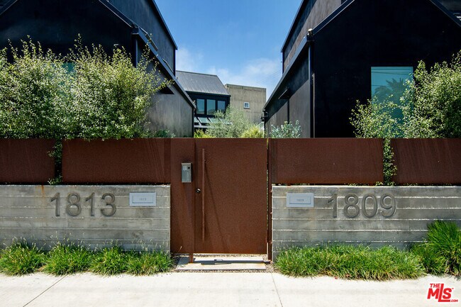 Building Photo - 1813 Penmar Ave
