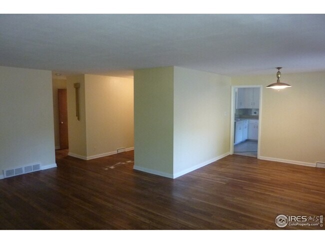 Foto del edificio - 1205 E Ridge Ave