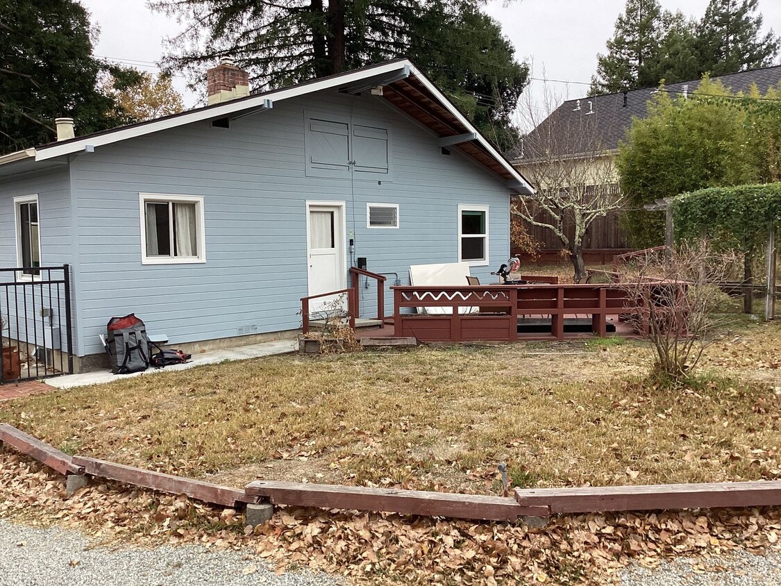 Building Photo - Charming Scotts Valley Cottage with Modern...