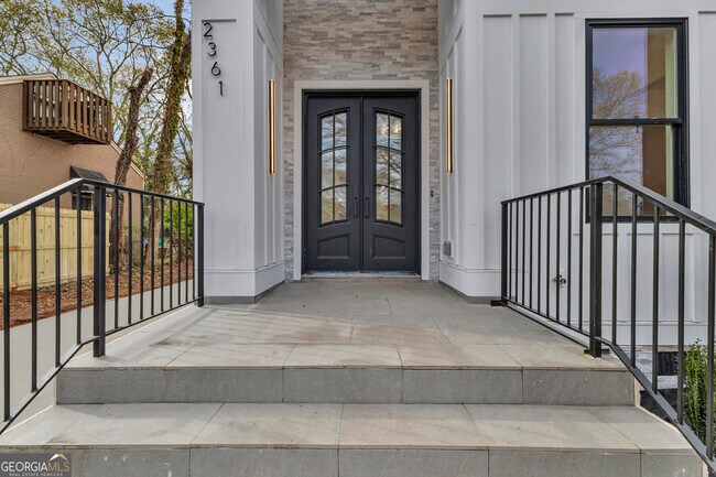 Foto del edificio - 2361 Lynn Iris Dr