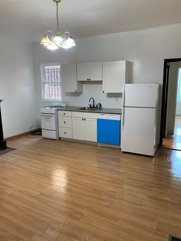 Foto principal - 366 Meyran Ave
