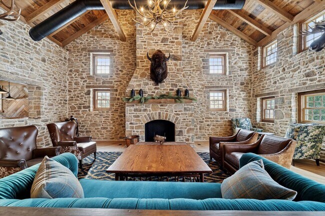 Foto del edificio - Timeless Stone Farmhouse Estate with Pool, Gardens & Grand Barn Living in Chester Springs